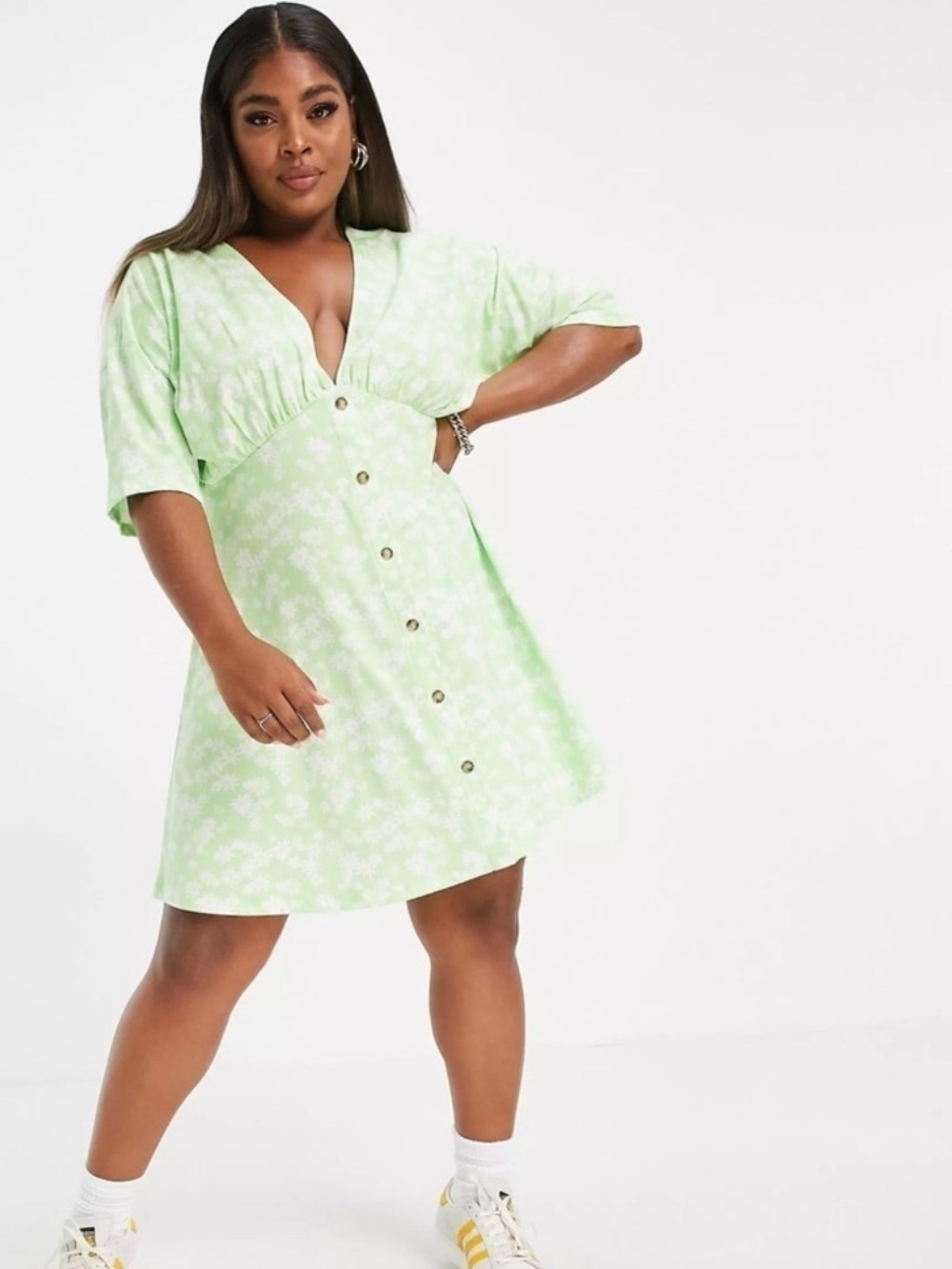 ASOS DESIGN Curve tea dress with horn buttons in green daisy print size 12